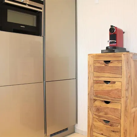 Moderne Avec Terrasse Et Garage - - Fr-1-252a-72 *