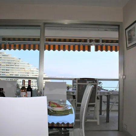 Moderne Avec Terrasse Et Garage - - Fr-1-252a-72 *
