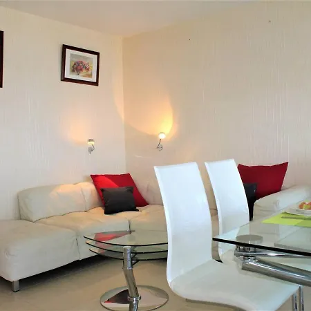 Moderne Avec Terrasse Et Garage - - Fr-1-252a-72 *
